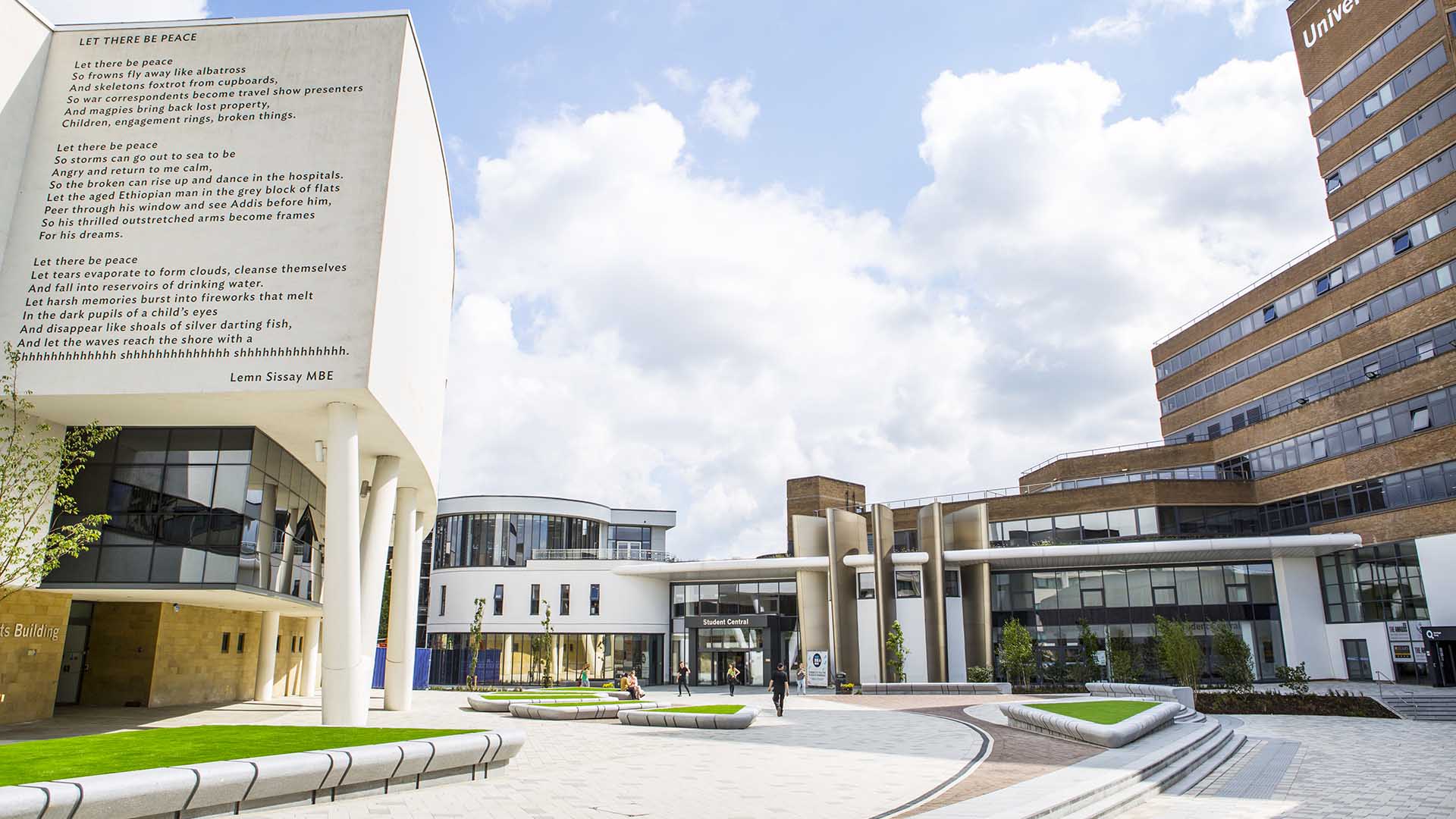 The University of Huddersfied piazza area